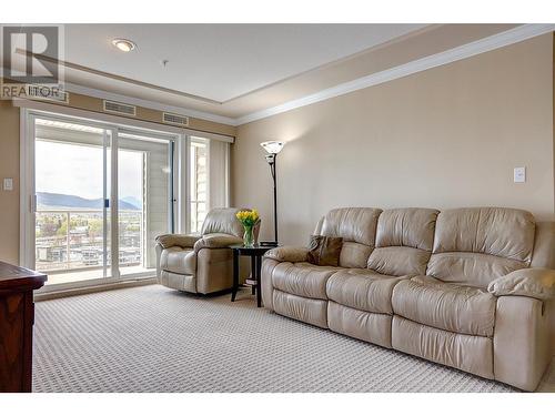 3220 Centennial Drive Unit# 312, Vernon, BC - Indoor Photo Showing Living Room