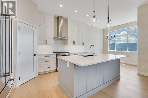 2811 Copper Ridge Drive, West Kelowna, BC - Indoor Photo Showing Kitchen With Upgraded Kitchen