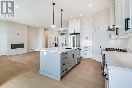 2811 Copper Ridge Drive, West Kelowna, BC - Indoor Photo Showing Kitchen With Upgraded Kitchen