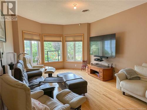 15 & 17 Macdonald Road, Upper Woodstock, NB - Indoor Photo Showing Living Room