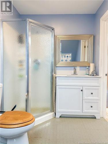 15 & 17 Macdonald Road, Upper Woodstock, NB - Indoor Photo Showing Bathroom