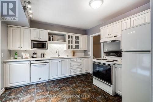 5182 Pinedale Avenue, Burlington, ON - Indoor Photo Showing Kitchen