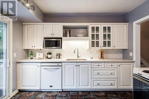 5182 Pinedale Avenue, Burlington, ON - Indoor Photo Showing Kitchen