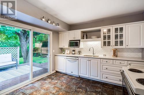 5182 Pinedale Avenue, Burlington, ON - Indoor Photo Showing Kitchen With Double Sink