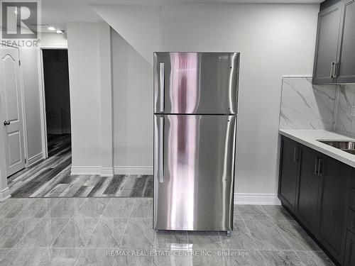 75 Connolly Crescent, Brampton, ON - Indoor Photo Showing Kitchen