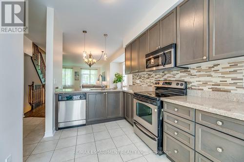 969 Reimer Common, Burlington, ON - Indoor Photo Showing Kitchen With Stainless Steel Kitchen With Upgraded Kitchen
