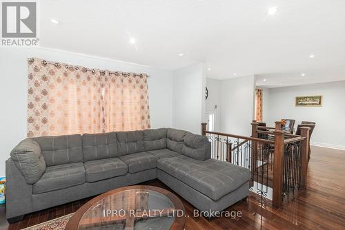 66 Queen Victoria Drive, Hamilton, ON - Indoor Photo Showing Living Room