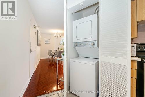 604 - 250 Queens Quay W, Toronto, ON - Indoor Photo Showing Laundry Room