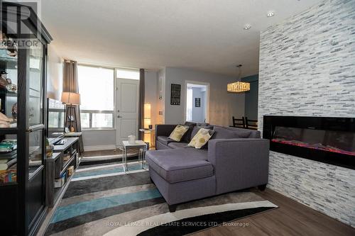908 - 20 Edgecliff Golfway, Toronto, ON - Indoor Photo Showing Living Room With Fireplace