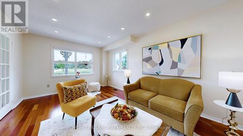 522 Cam Fella Boulevard, Whitchurch-Stouffville (Stouffville), ON - Indoor Photo Showing Living Room