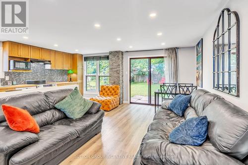 24 Argyle Road, Barrie, ON - Indoor Photo Showing Living Room