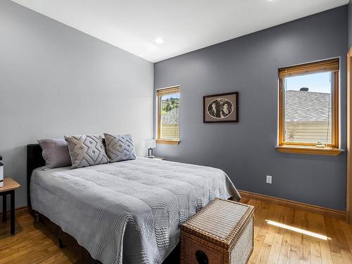 1355 Sunshine Crt, Kamloops, BC - Indoor Photo Showing Bedroom