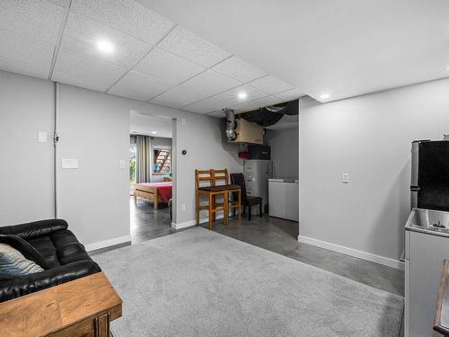 1355 Sunshine Crt, Kamloops, BC - Indoor Photo Showing Other Room