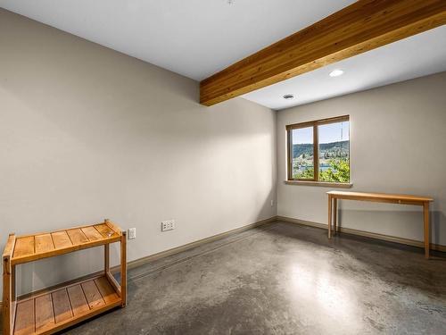 1355 Sunshine Crt, Kamloops, BC - Indoor Photo Showing Other Room