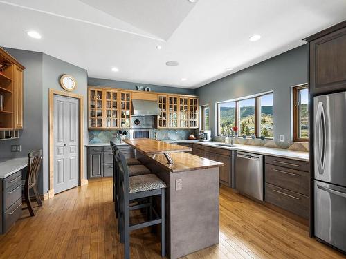 1355 Sunshine Crt, Kamloops, BC - Indoor Photo Showing Kitchen