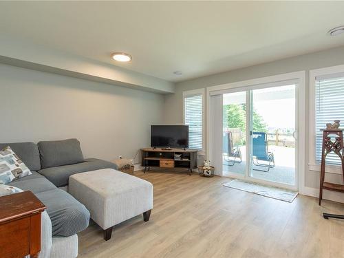 4469 Wellington Rd, Nanaimo, BC - Indoor Photo Showing Living Room