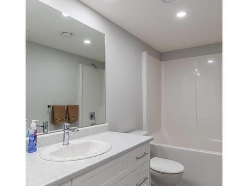 4469 Wellington Rd, Nanaimo, BC - Indoor Photo Showing Bathroom