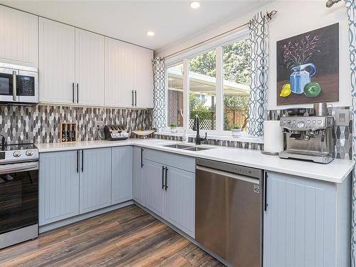 2772 Kingswood Rd, Langford, BC - Indoor Photo Showing Kitchen With Double Sink