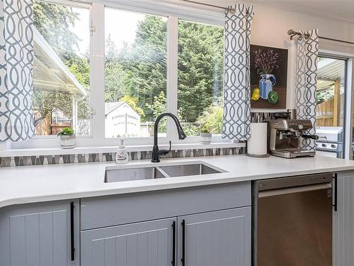 2772 Kingswood Rd, Langford, BC - Indoor Photo Showing Kitchen With Double Sink