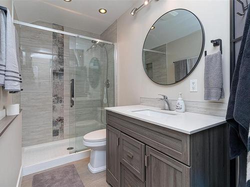 2772 Kingswood Rd, Langford, BC - Indoor Photo Showing Bathroom