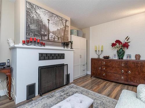 2772 Kingswood Rd, Langford, BC - Indoor Photo Showing Bedroom