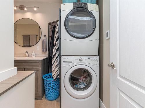 2772 Kingswood Rd, Langford, BC - Indoor Photo Showing Laundry Room