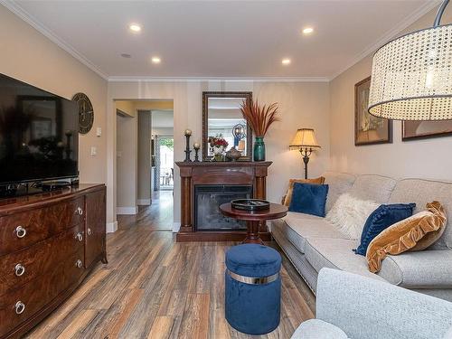 2772 Kingswood Rd, Langford, BC - Indoor Photo Showing Living Room With Fireplace