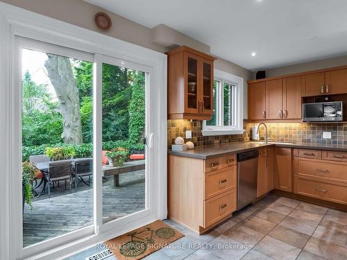 31 Woodthrush Crt, Toronto, ON - Indoor Photo Showing Kitchen