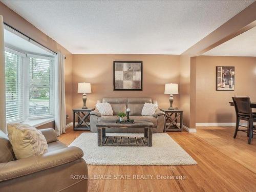 20 Stanmary Dr, St. Catharines, ON - Indoor Photo Showing Living Room