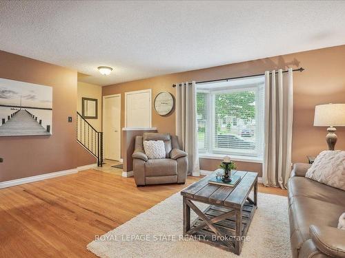 20 Stanmary Dr, St. Catharines, ON - Indoor Photo Showing Living Room