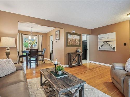 20 Stanmary Dr, St. Catharines, ON - Indoor Photo Showing Living Room