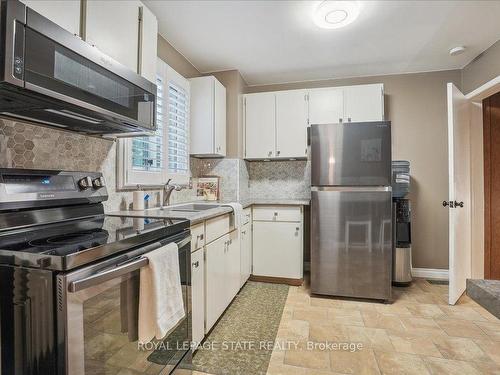 20 Stanmary Dr, St. Catharines, ON - Indoor Photo Showing Kitchen