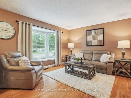 20 Stanmary Dr, St. Catharines, ON - Indoor Photo Showing Living Room