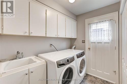 7255 Bendigo Circle, Mississauga, ON - Indoor Photo Showing Laundry Room