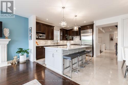 2445 Chateau Common, Oakville, ON - Indoor Photo Showing Kitchen With Upgraded Kitchen