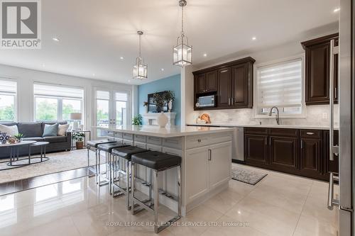 2445 Chateau Common, Oakville, ON - Indoor Photo Showing Kitchen With Upgraded Kitchen