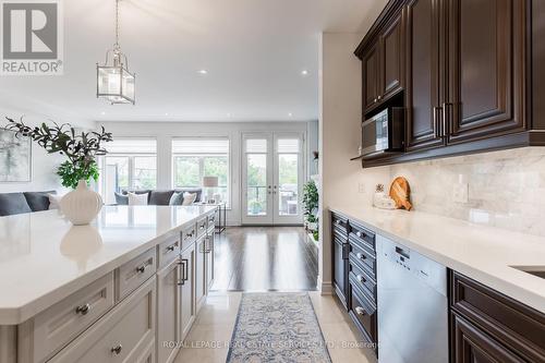 2445 Chateau Common, Oakville, ON - Indoor Photo Showing Kitchen With Upgraded Kitchen