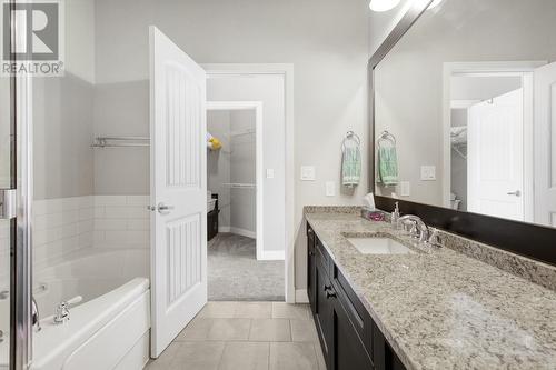 4014 Pritchard Drive Unit# 1303, West Kelowna, BC - Indoor Photo Showing Bathroom