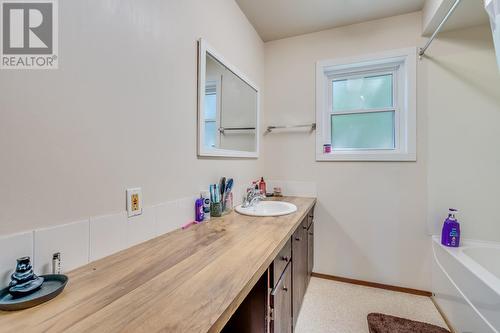 2905 Bouvette Street, Kelowna, BC - Indoor Photo Showing Bathroom