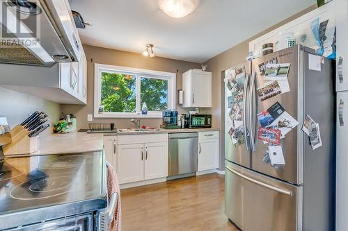 2905 Bouvette Street, Kelowna, BC - Indoor Photo Showing Kitchen With Double Sink