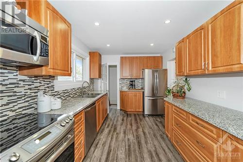 545 Browning Avenue, Ottawa, ON - Indoor Photo Showing Kitchen With Double Sink