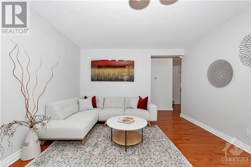 545 Browning Avenue, Ottawa, ON - Indoor Photo Showing Living Room