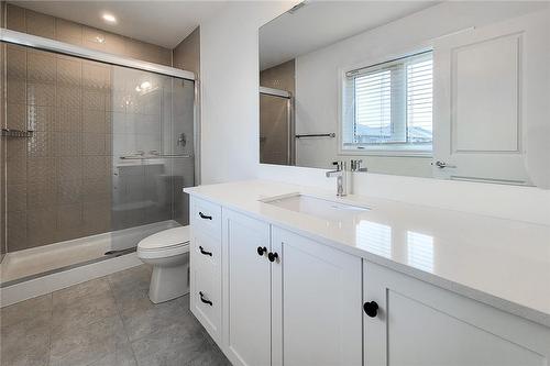 166 Blackbird Way, Glanbrook, ON - Indoor Photo Showing Bathroom