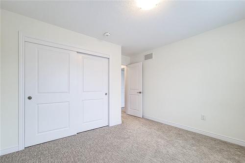 166 Blackbird Way, Glanbrook, ON - Indoor Photo Showing Other Room