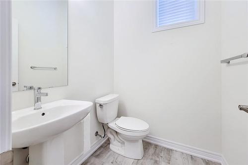 166 Blackbird Way, Glanbrook, ON - Indoor Photo Showing Bathroom