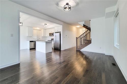 166 Blackbird Way, Glanbrook, ON - Indoor Photo Showing Kitchen