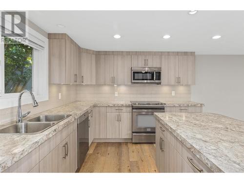 10914 Hare Road, Lake Country, BC - Indoor Photo Showing Kitchen With Double Sink With Upgraded Kitchen