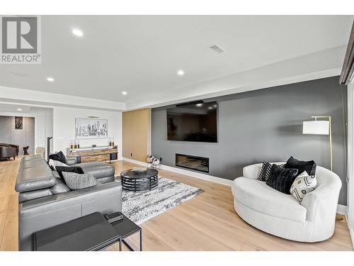 750 Kuipers Crescent, Kelowna, BC - Indoor Photo Showing Living Room With Fireplace