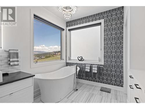 750 Kuipers Crescent, Kelowna, BC - Indoor Photo Showing Bathroom