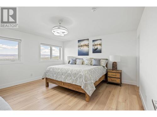750 Kuipers Crescent, Kelowna, BC - Indoor Photo Showing Bedroom